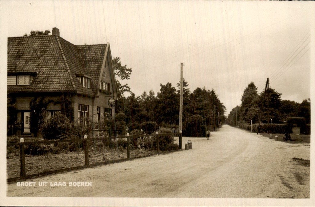 Laag Soeren - Huis - Straatzicht, Ophalen of Verzenden, 1920 tot 1940, Gelopen, Gelderland