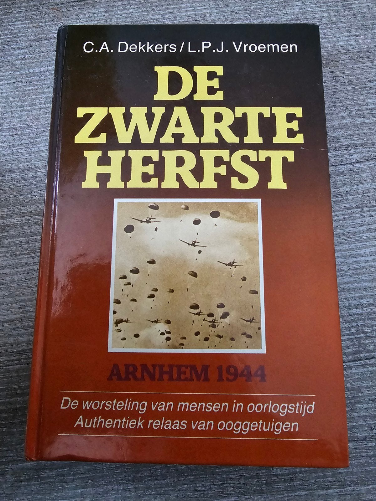 De Zwarte Herfst: Arnhem 1944 - Ooggetuigenverslag, Ophalen of Verzenden, Gelezen, C.A. Dekkers/L.P.J. Vroemen