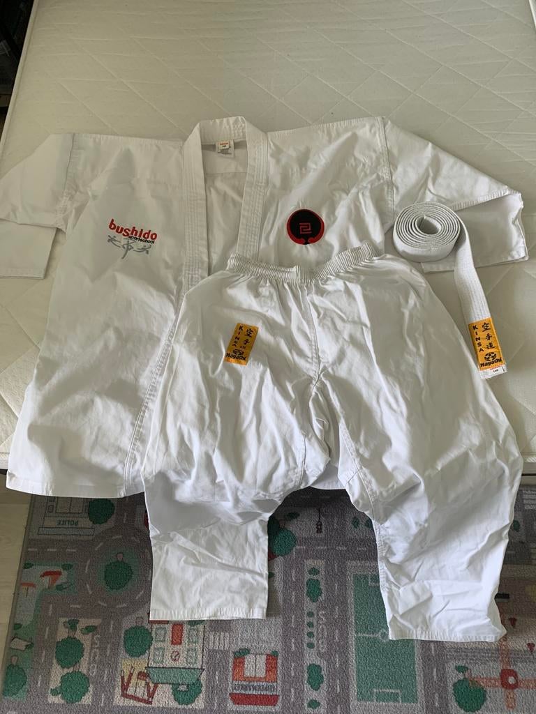 Karate pak 160, Maat XS of kleiner, Vechtsportpak, Ophalen of Verzenden, Zo goed als nieuw