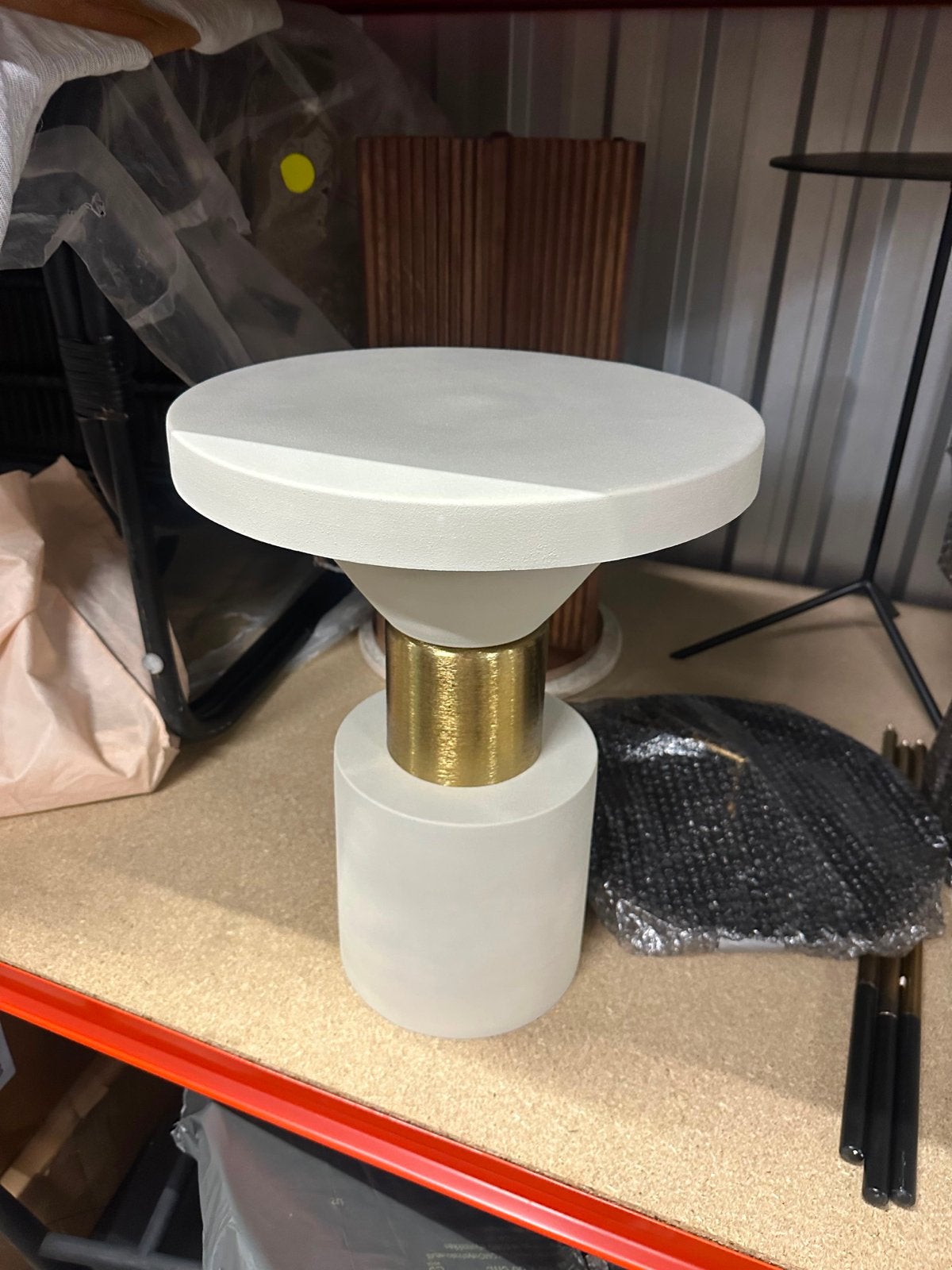 Twee stuks - Moderne bijzettafel wit met goud accent, Huis en Inrichting, Tafels | Bijzettafels, Ophalen, Minder dan 55 cm, Rond
