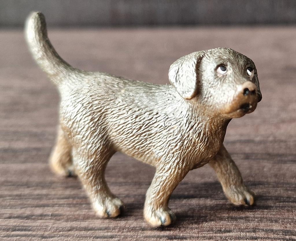 Schleich Farm World Labrador Puppy - 2009, Verzamelen, Dierenverzamelingen, Ophalen of Verzenden, Gebruikt, Hond of Kat, Beeldje of Figuurtje