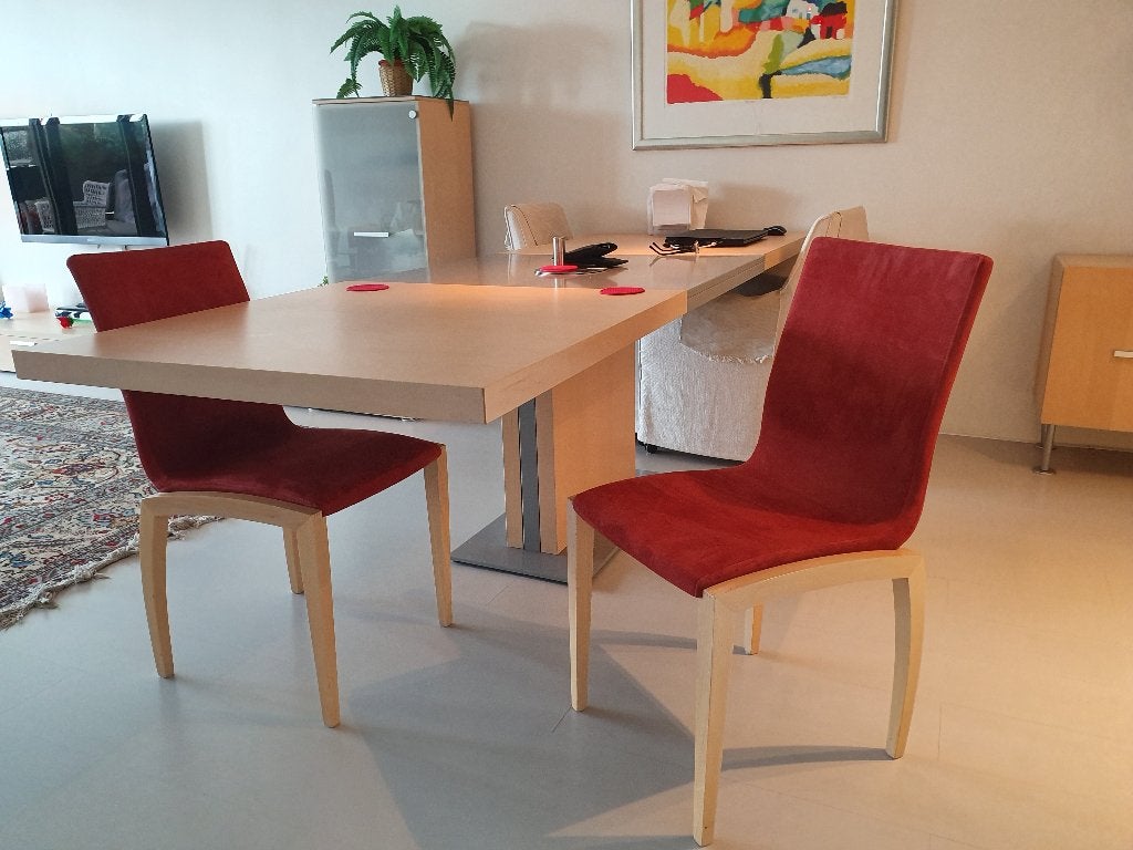Mooie curve eetkamerstoelen 4x  – rood stof, ahorn poten, Ophalen, Zo goed als nieuw, Stof, Rood