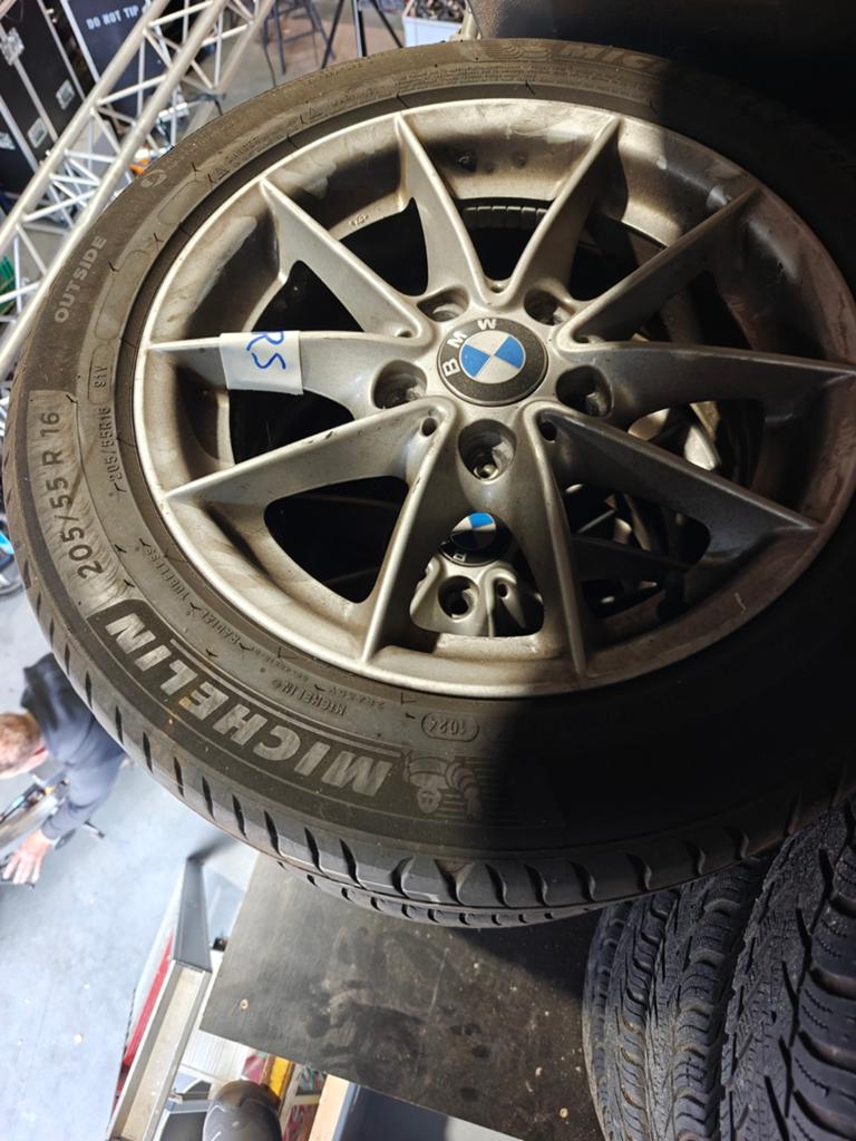 Michelin 205/55 R16 zomerbanden op BMW velg, Ophalen, 16 inch, 205 mm, Band(en)