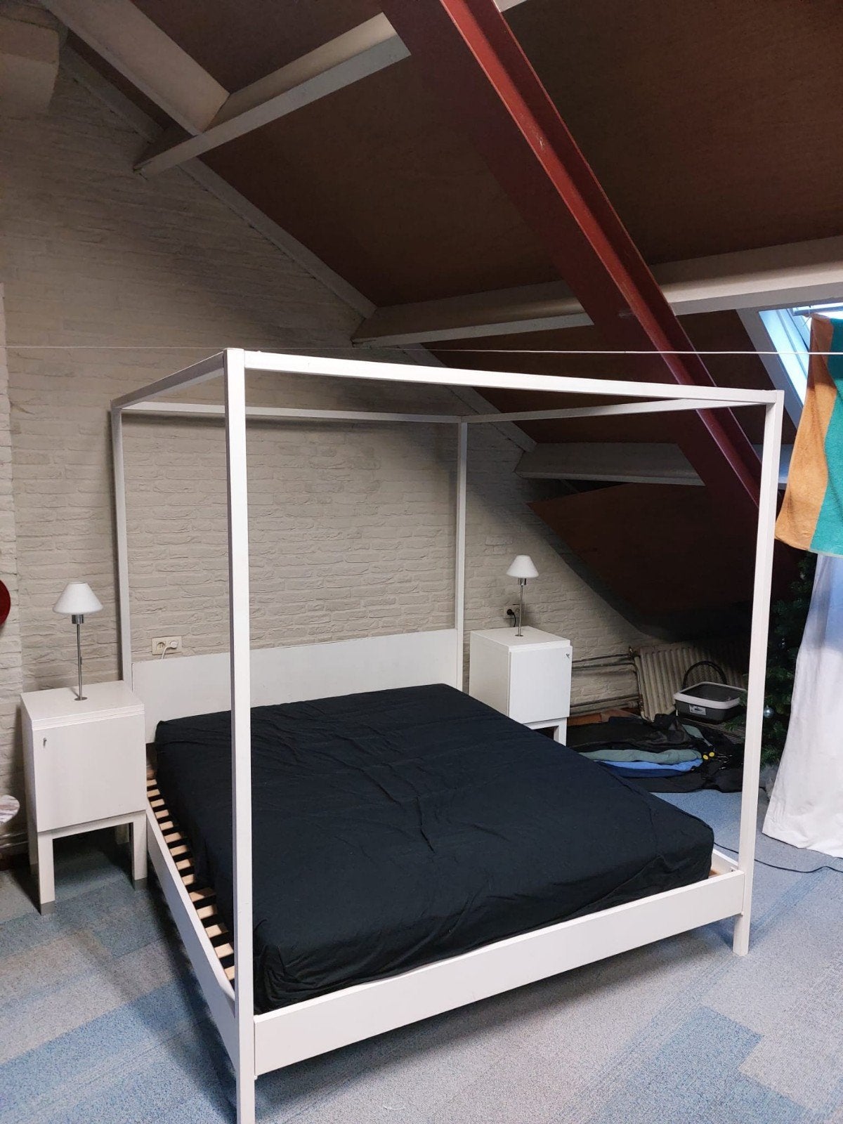 Wit tweepersoons hemelbed met nachtkastjes en lampen, Ophalen, Gebruikt, Wit, Tweepersoons