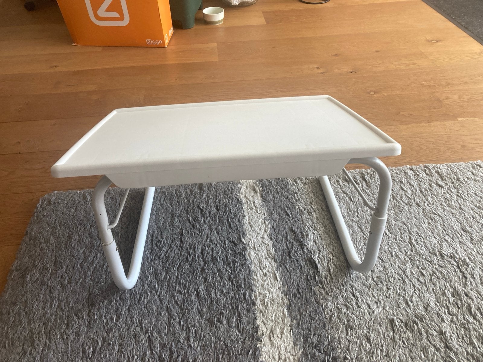 Verstelbaar bijzettafeltje / laptoptafel wit, Huis en Inrichting, Tafels | Bijzettafels, Kunststof, Gebruikt, 55 tot 75 cm, Rechthoekig