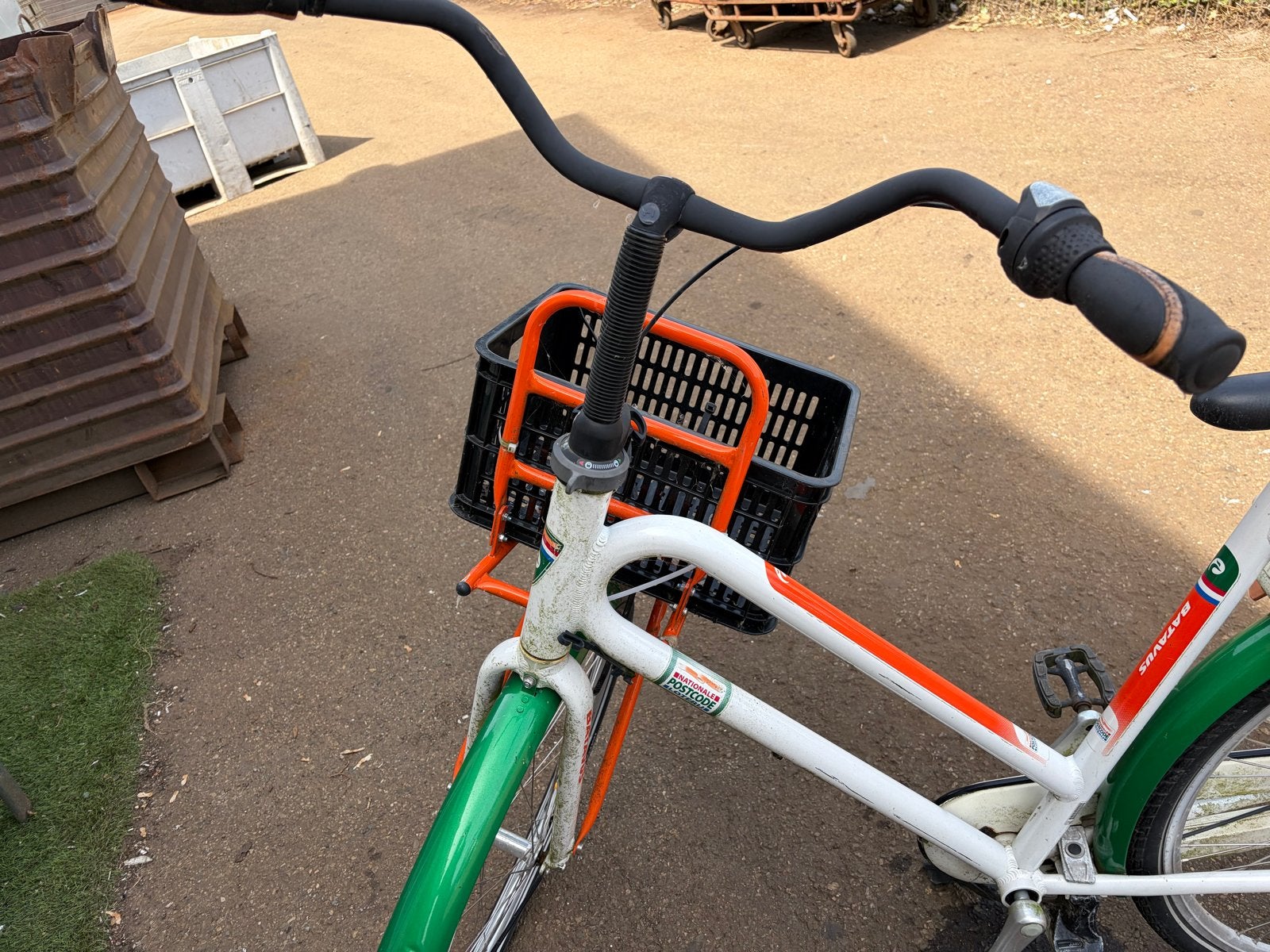 Batavus fiets met voordrager en mand, Ophalen, Terugtraprem, Gebruikt, Versnellingen