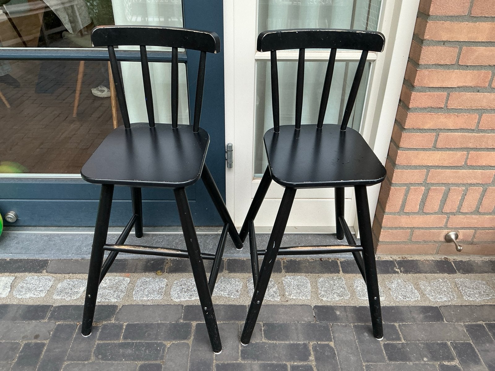 Set van 2 zwarte houten kinderstoelen, Kinderen en Baby's, Ophalen, Gebruikt
