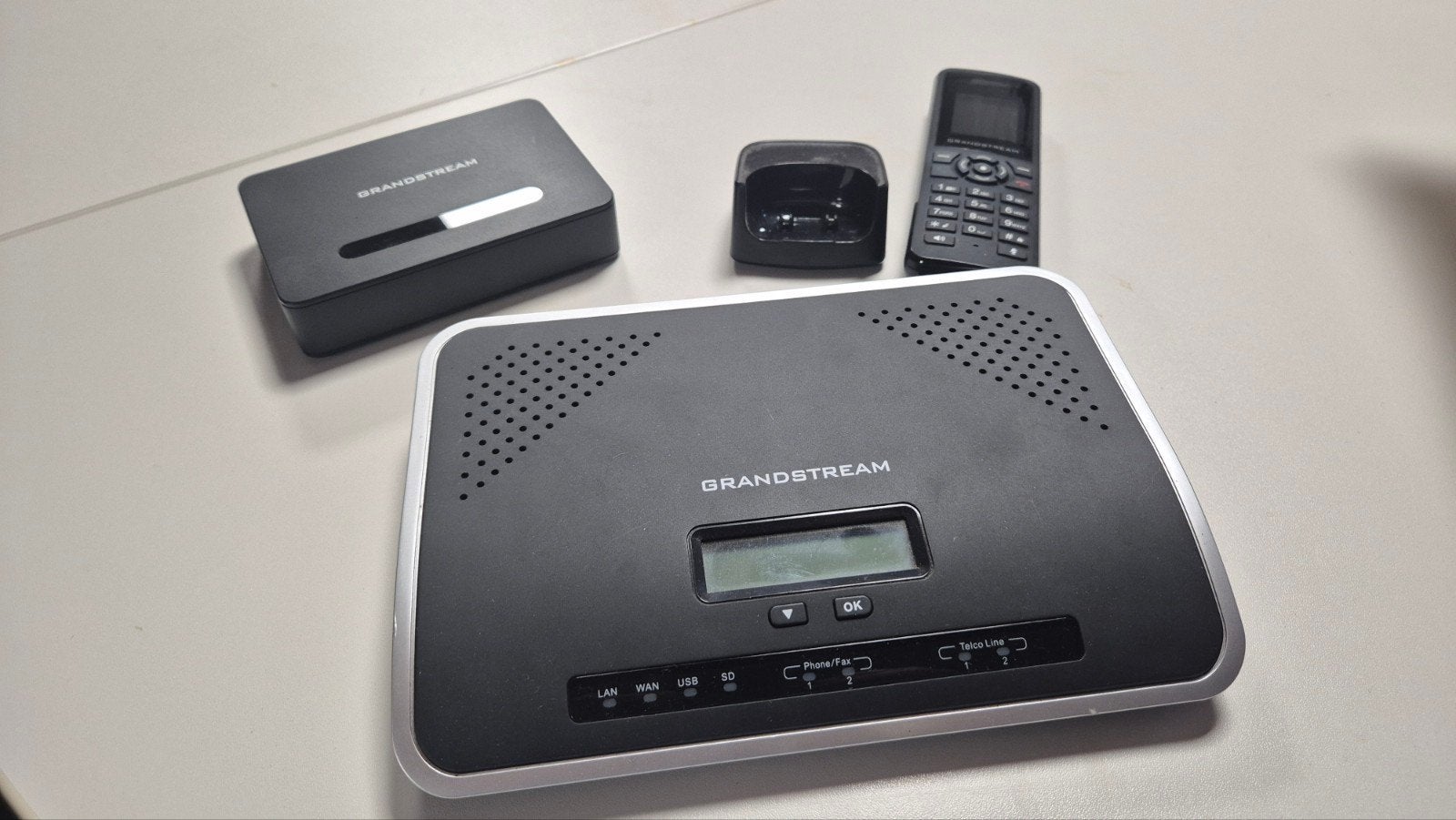 Grandstream DP750 DECT IP-basisstation met DP720 handsets, Ophalen of Verzenden, Zo goed als nieuw, 4 handsets of meer