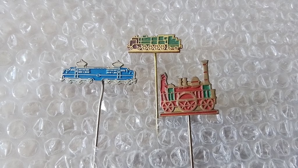 3 verschillende speldjes locomotieven, Ophalen of Verzenden, Zo goed als nieuw, Overige onderwerpen