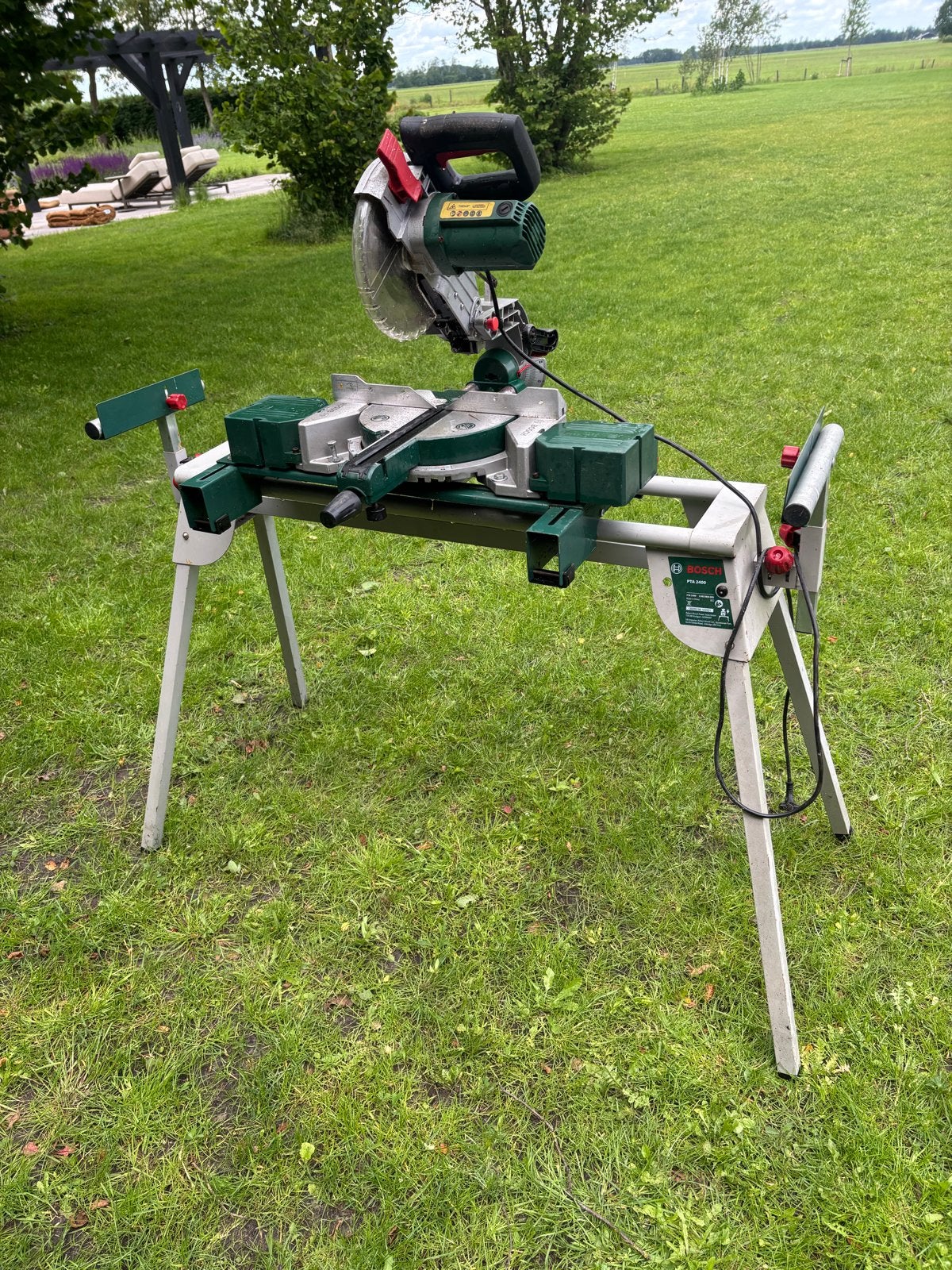 Bosch Afkortzaag PCM 8 S met onderstel PTA 2400, Doe-het-zelf en Verbouw, Gereedschap | Zaagmachines, Ophalen, Gebruikt, 70 mm of meer