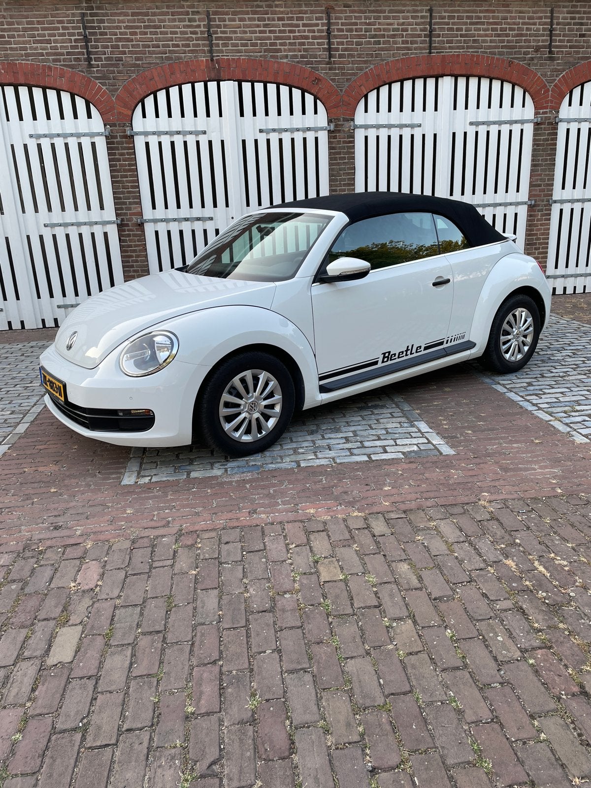Volkswagen NewBeetle Cabrio 1.2 TSI 77KW Cabriolet BMT 2016, Auto's, Volkswagen, Voorwielaandrijving, 4 cilinders, Cabriolet, 4 stoelen