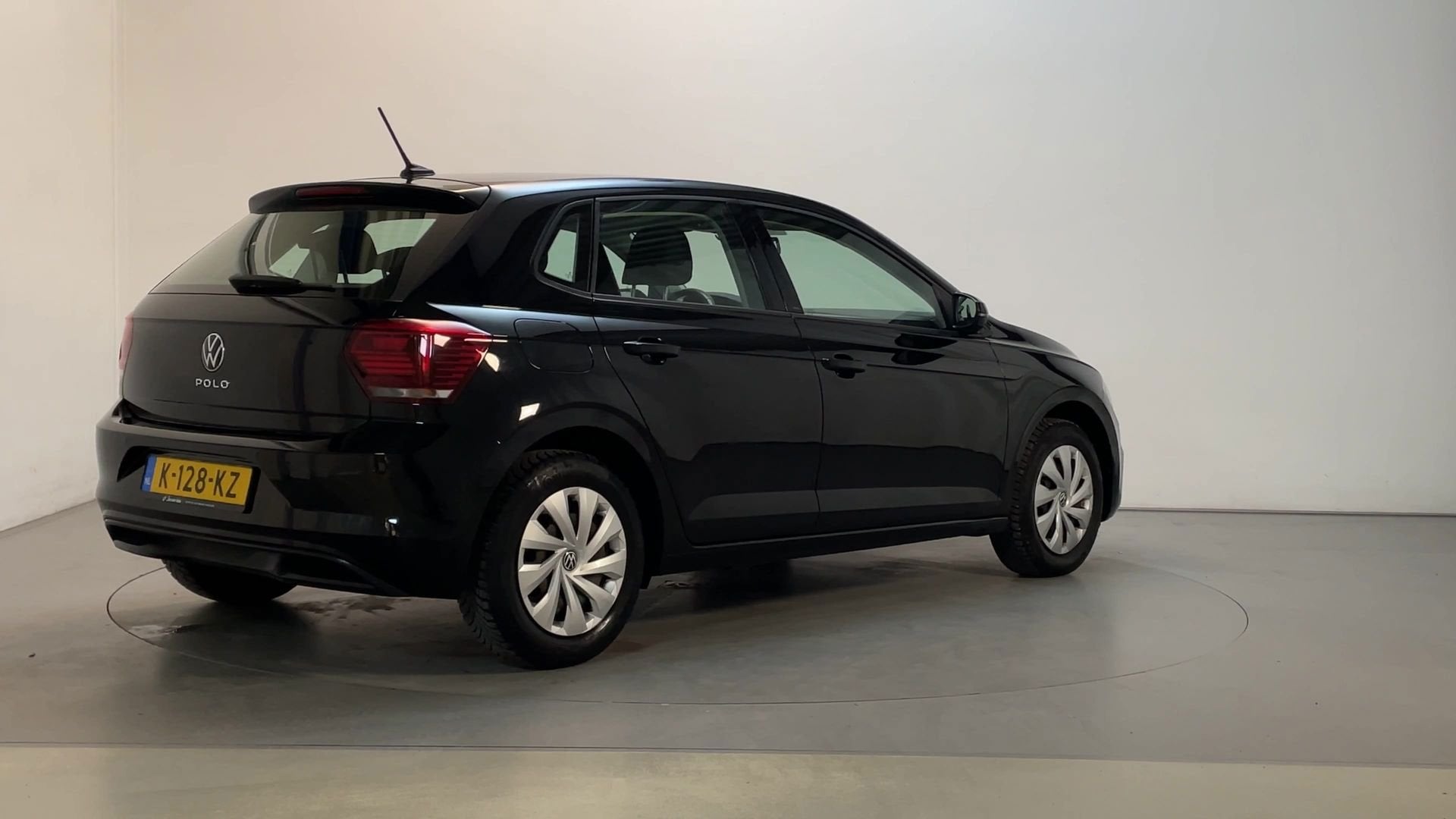 Volkswagen Polo 1.0 TSI Comfortline Parkeersensoren Navigati, Auto's, Voorwielaandrijving, Dealer onderhouden, Gebruikt, Met garantie (alle)