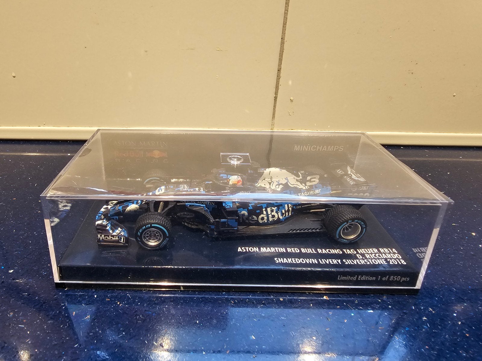 Minichamps Red Bull RB14 Ricciardo shakedown special livery, Verzenden, Nieuw, Auto, MiniChamps