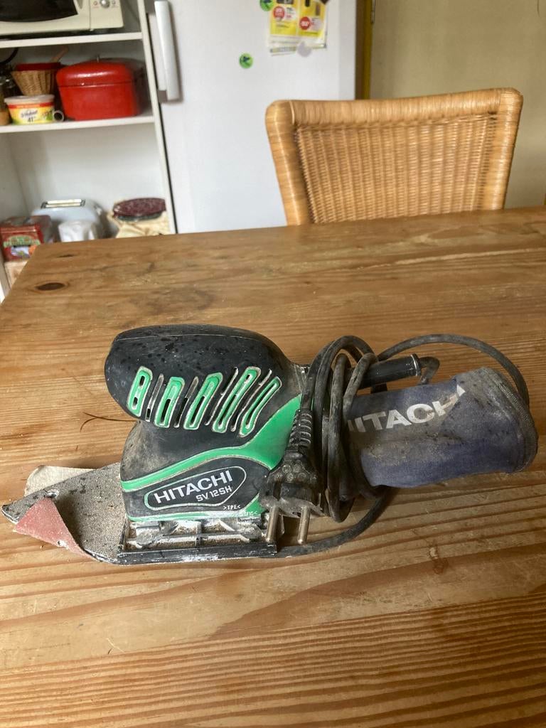 Hitachi SV12 SH schuurmachine., Ophalen, Gebruikt