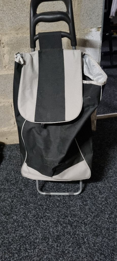 boodschappenwagen, 30 cm of meer, Gebruikt, Zwart, 80 cm of meer