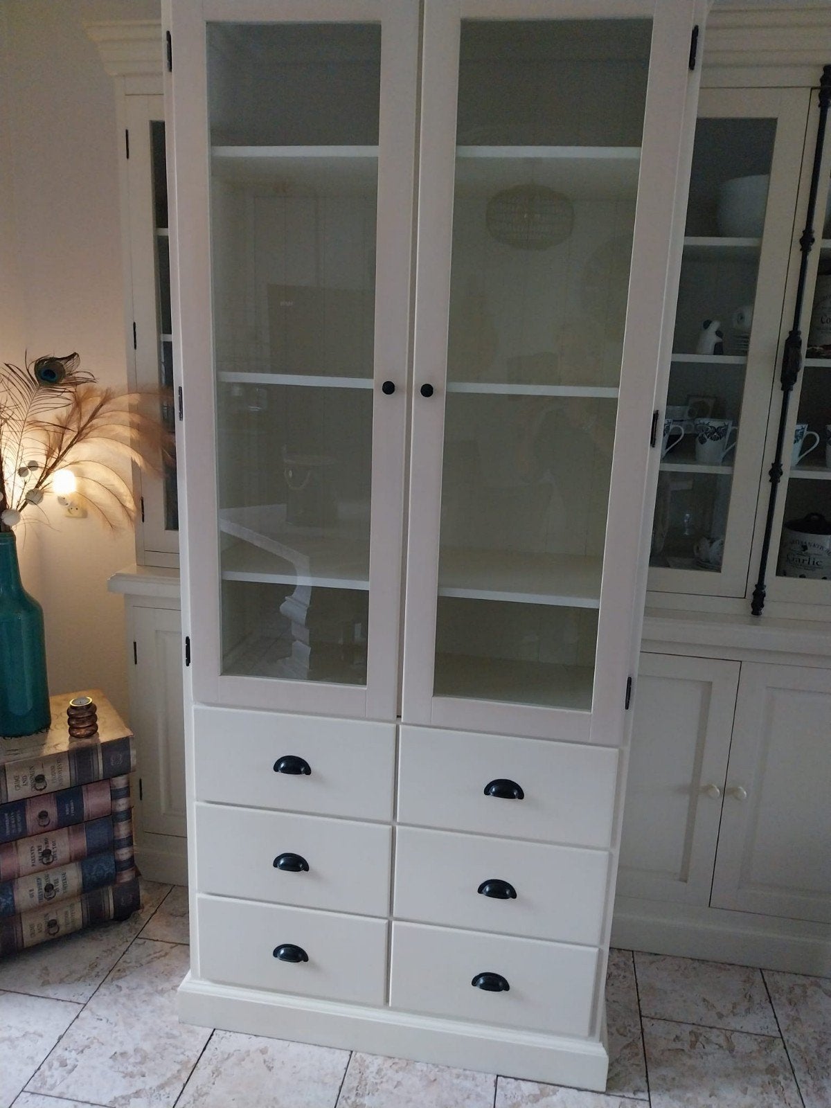 Vitrine kast, Huis en Inrichting, Kasten | Vitrinekasten, Ophalen, Zo goed als nieuw, 25 tot 50 cm