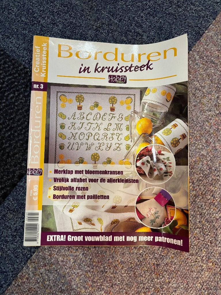 Borduren in kruissteek nr. 3 - Hobbytijdschrift, Ophalen of Verzenden, Gebruikt, Handborduren, Patroon
