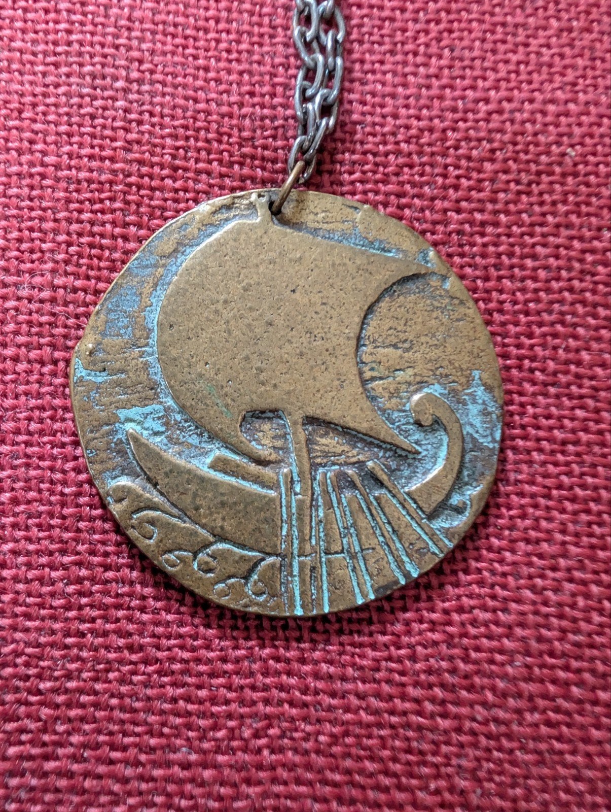 Bronzen penning hanger - KEO - herder en zeilschip, Ophalen of Verzenden, Brons