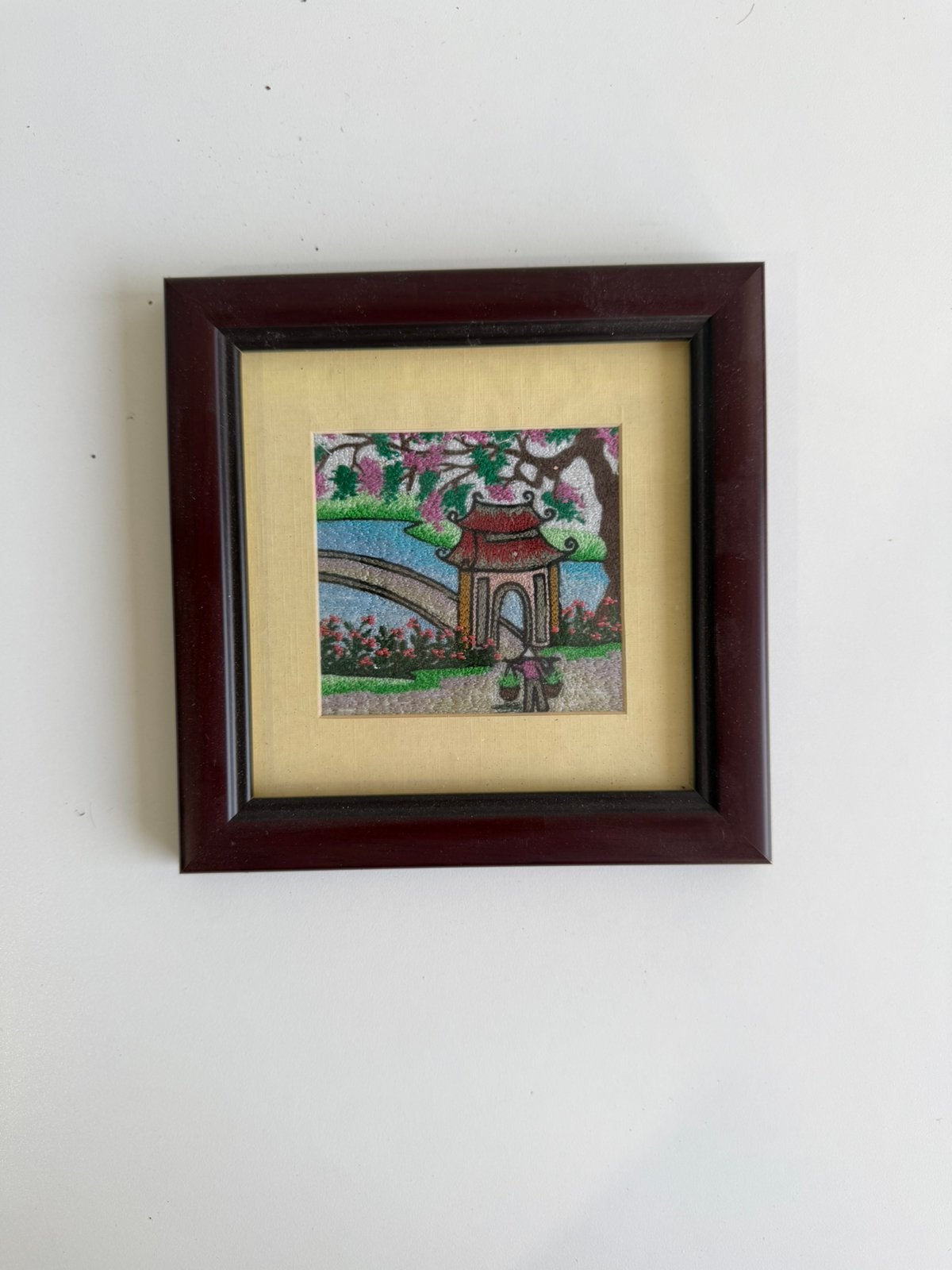 Vintage ingelijst traditioneel Japans borduurwerk, Antiek en Kunst, Kunst | Schilderijen | Klassiek, Ophalen of Verzenden, Landschap