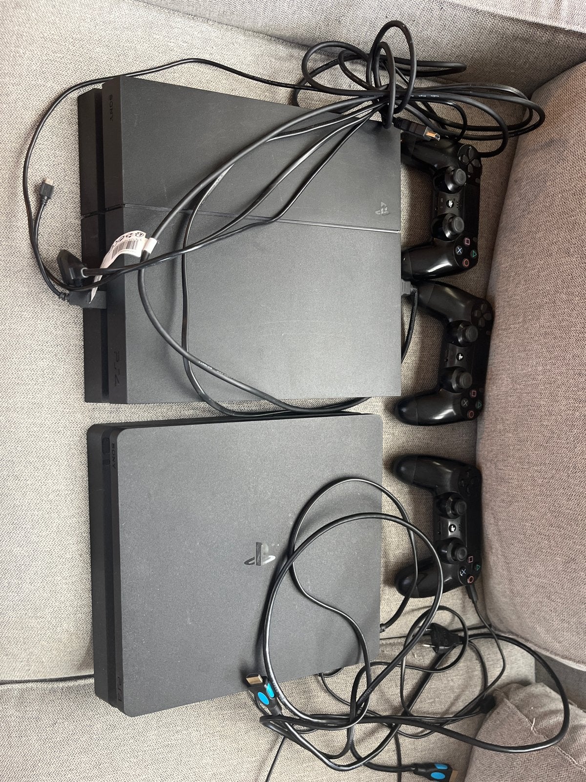 2x PlayStation 4 consoles met 3 controllers, Spelcomputers en Games, Verzenden, Gebruikt, Met 3 controllers of meer, Original