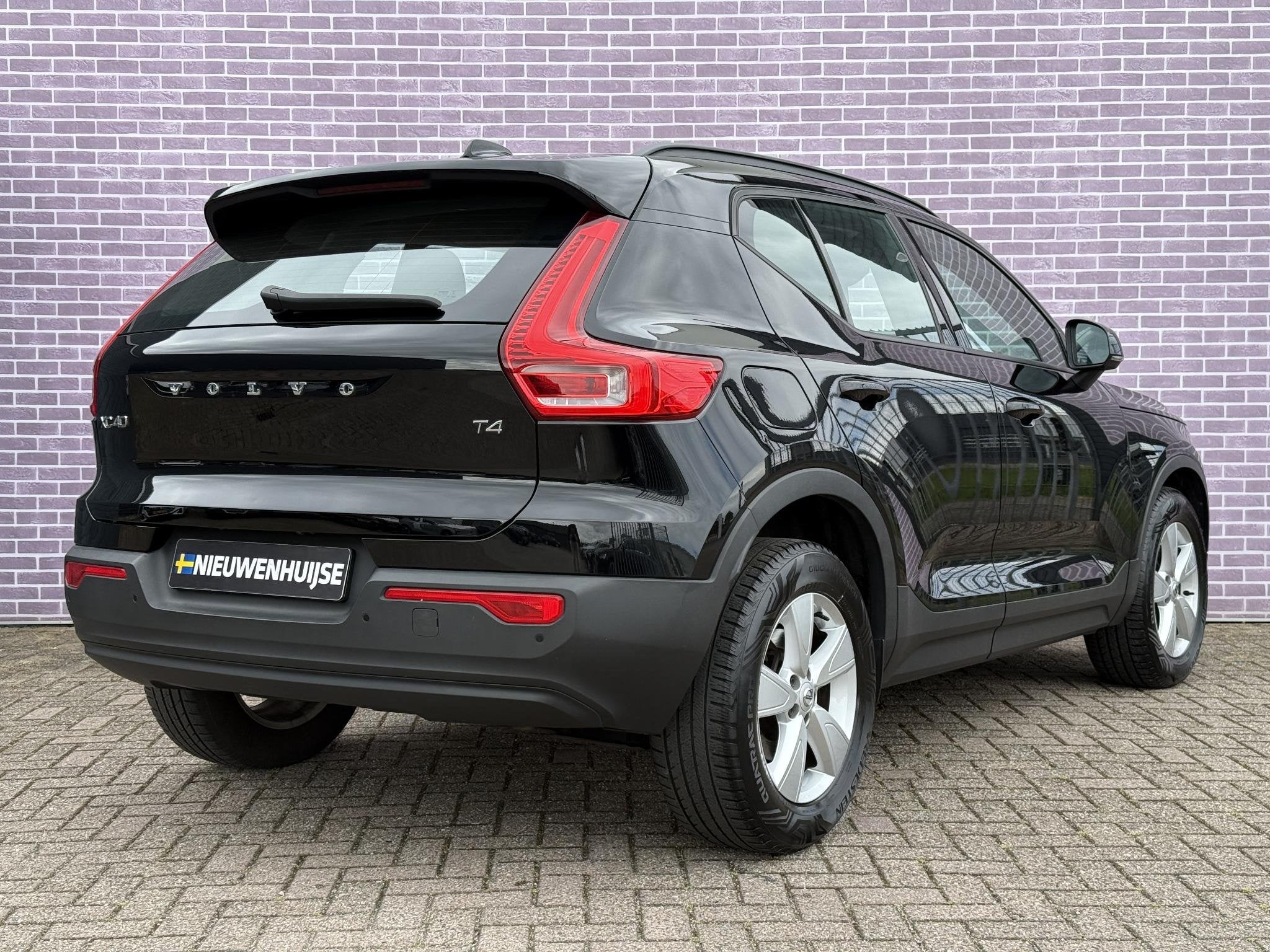 Volvo XC40 2.0 T4 | Trekhaak | Navigatie | Parkeercamera | P, Euro 6, 1969 cc, Zwart, SUV of Terreinwagen
