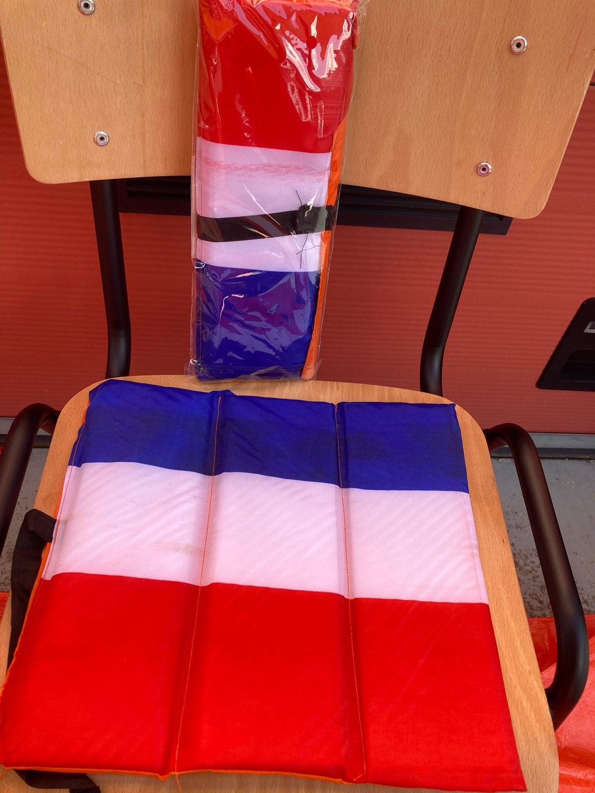 Nederland stoel kussen ( nieuw in verpakking), Huis en Inrichting, Woonaccessoires | Kussens, Ophalen of Verzenden, Nieuw, Vierkant