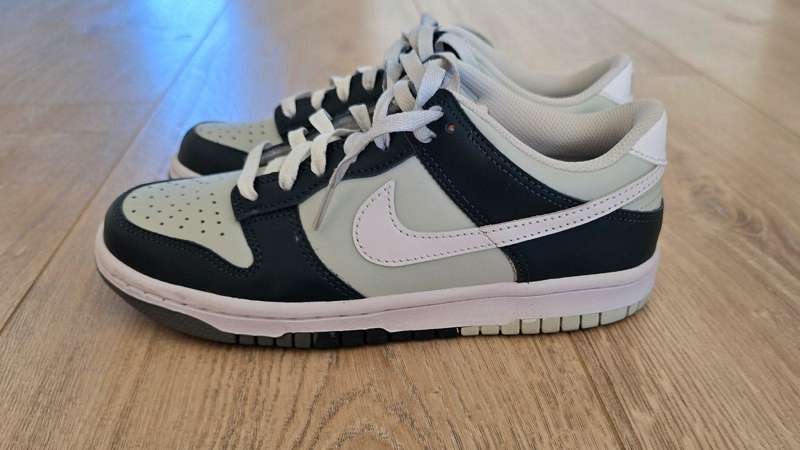 Nike Dunk Low Split Deep Jungle (GS
) maat 37.5, Jongen of Meisje, Schoenen, Nieuw, Ophalen of Verzenden