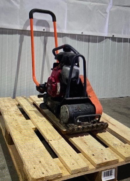 Trilplaat huren omgeving Assen, Doe-het-zelf en Verbouw, Gereedschap | Overige machines, Ophalen of Verzenden, Zo goed als nieuw