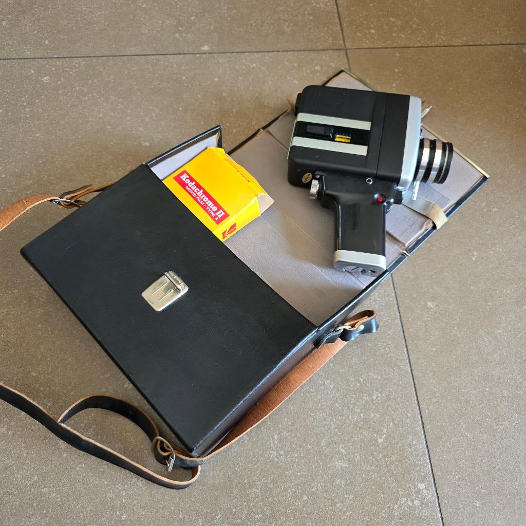 Revue Automatic Super 8 - 325 Filmcamera met case / draagtas, Ophalen of Verzenden, 8mm, Camera