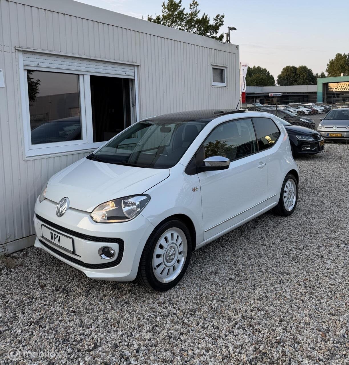 Volkswagen Up! 1.0 White up! Highline Pano Navigatie Airco, Auto's, Voorwielaandrijving, Gebruikt, Up!, Wit