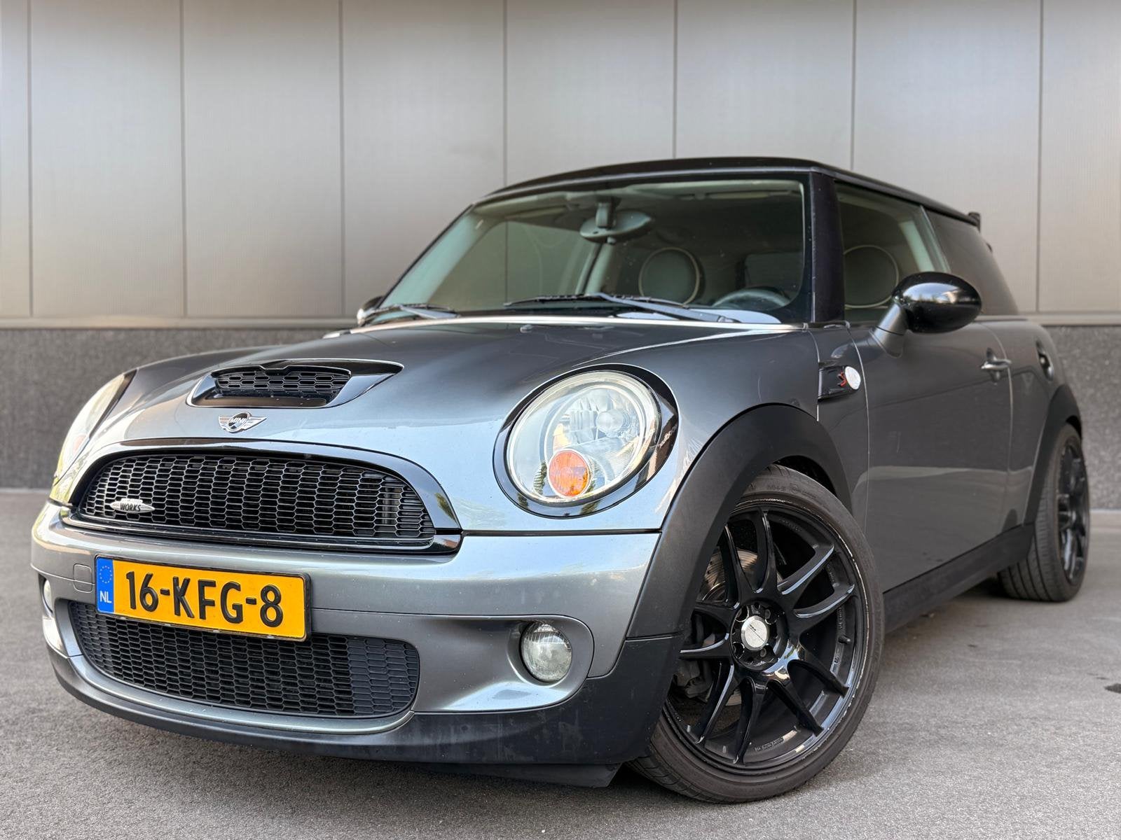 Mini 1.6 16V Cooper S 128KW 2009 Grijs John Coopers Work, Auto's, Voorwielaandrijving, 4 cilinders, 4 stoelen, 49 €/maand