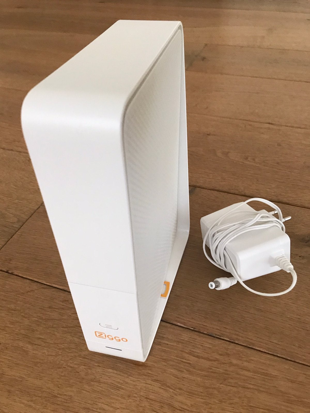 ZIGGO ROUTER MODEM CONNECTBOX NIEUWSTAAT!!!, Computers en Software, Routers en Modems, Ophalen of Verzenden, Zo goed als nieuw