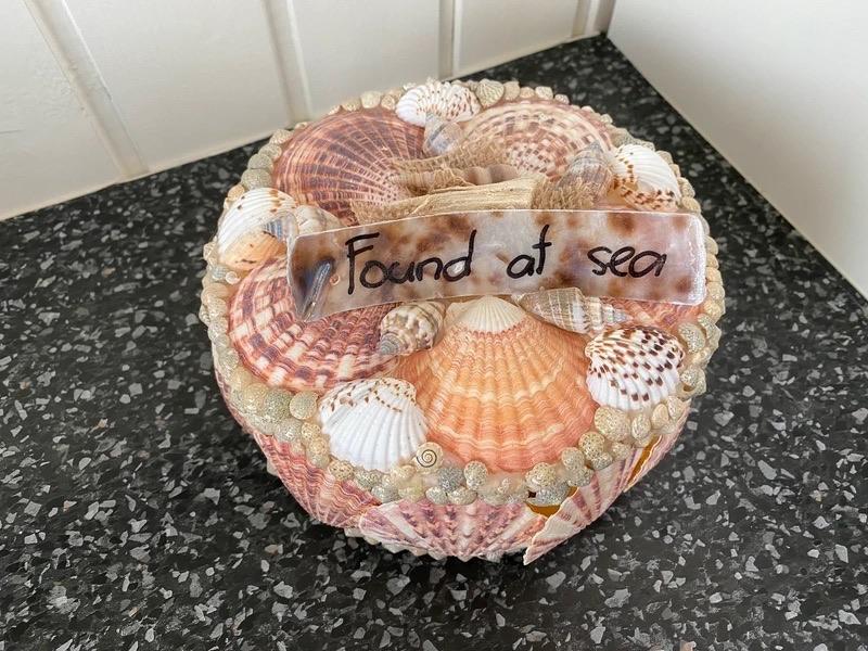 Decoratie schelpen taart Ibiza, Huis en Inrichting, Woonaccessoires | Overige, Ophalen of Verzenden, Nieuw
