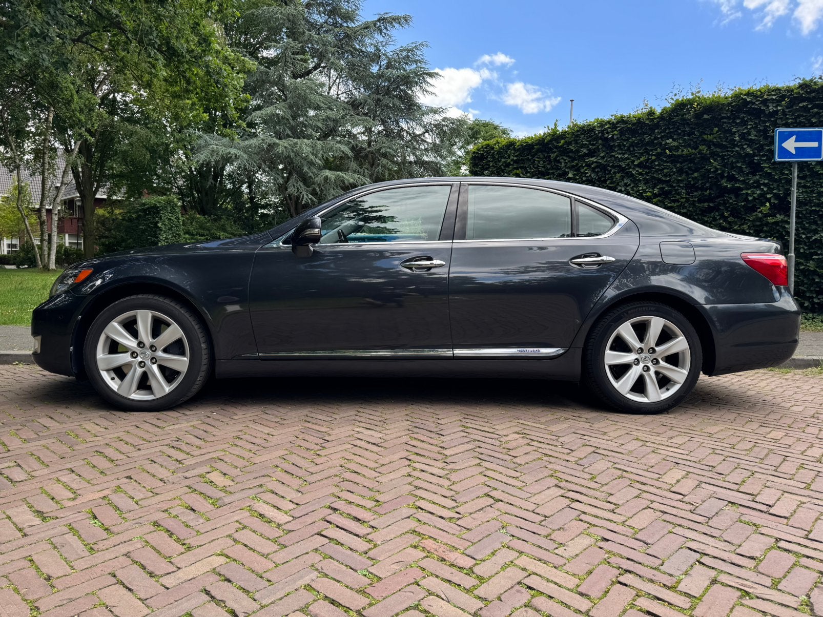 Lexus LS(-H) 5.0 Ecvt Hybride President 2011 Grijs, Auto's, Lexus, Automaat, 394 pk, 2265 kg, Vierwielaandrijving