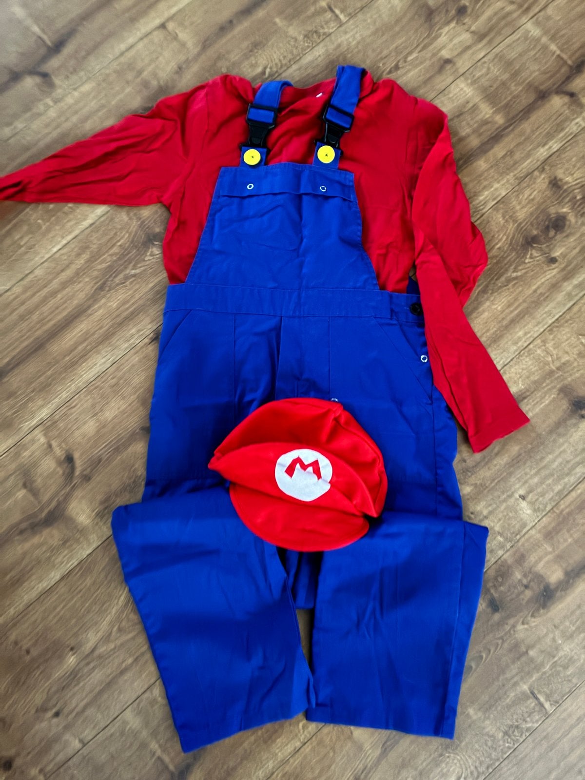 Mario kostuum - Broek maat 164, shirt maat S, Kinderen en Baby's, Carnavalskleding en Verkleedspullen, Ophalen of Verzenden, Gebruikt