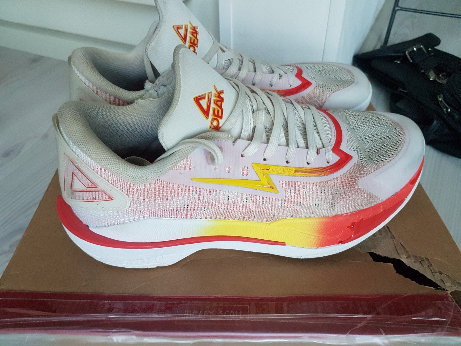 Peak heren basketbalschoenen in size 42, Ophalen of Verzenden, Zo goed als nieuw, Schoenen