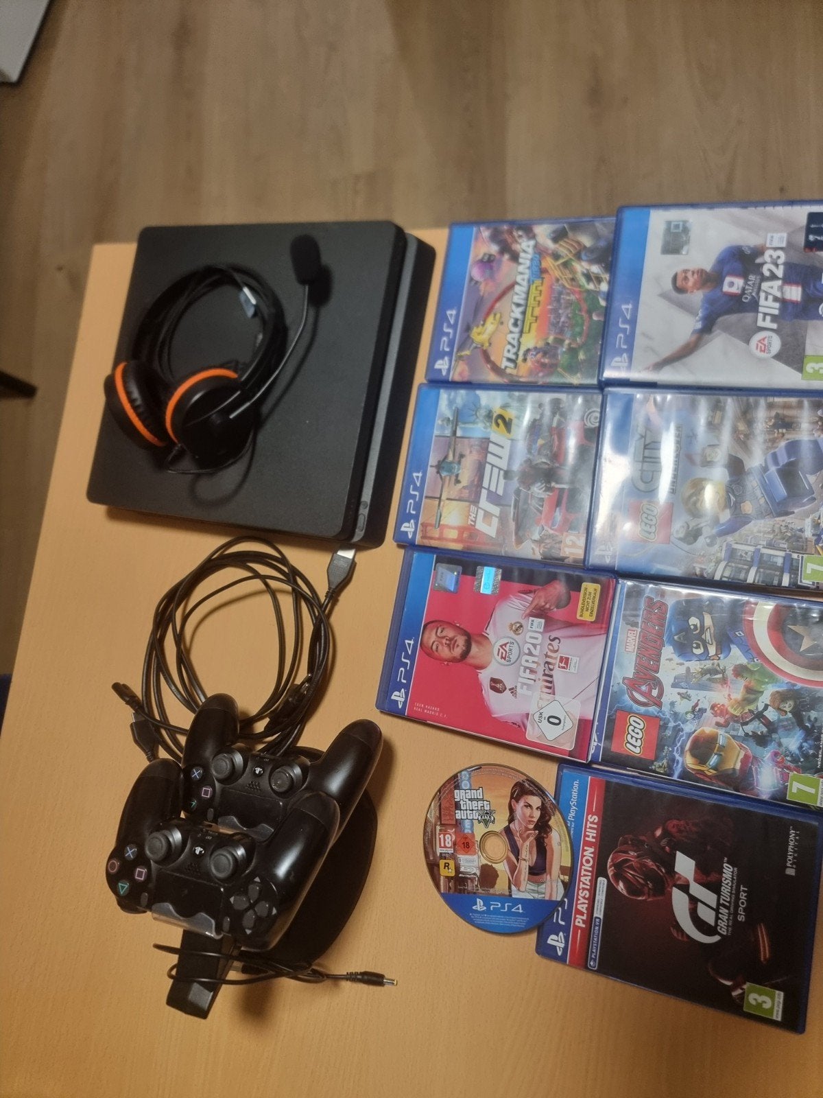PS4 Slim met 2 controllers, headset en 7 games, Gebruikt, Vanaf 18 jaar, Overige genres, Ophalen of Verzenden