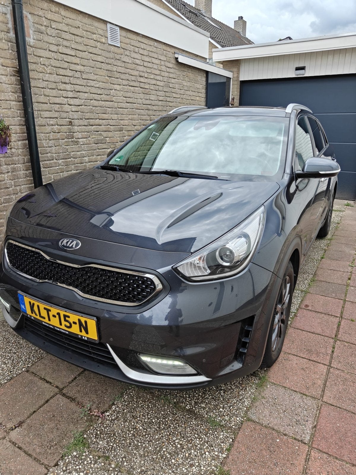 Kia Niro 1.6 GDi Hybrid 141pk Dct6 2019 Grijs, Auto's, Dealer onderhouden, Euro 6, 1580 cc, 19 km/l