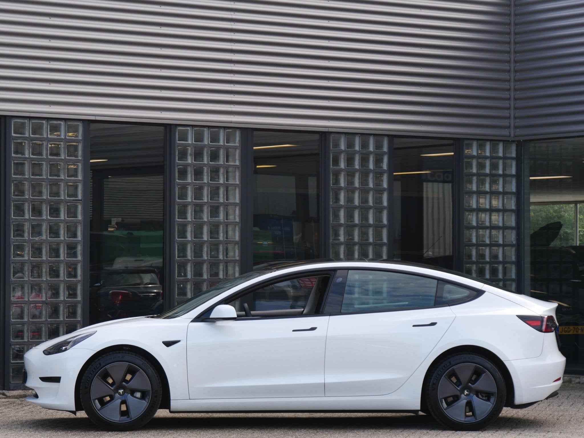 Tesla Model 3 RWD 60kWh PLUS/ WARMTEPOMP/ LFP ACCU/ TREKHAAK, Automaat, Achterwielaandrijving, Gebruikt, Zwart