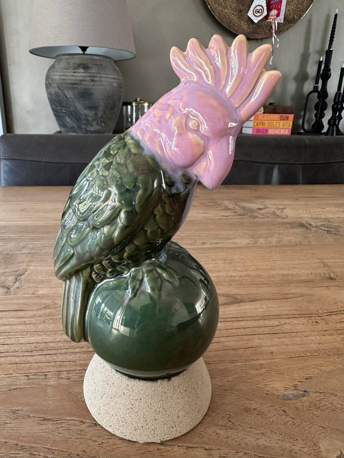 Keramieken Papegaai Beeld - Groen/Roze - 22,5 cm, Ophalen of Verzenden, Nieuw, Meerkleurig, Steen/keramiek