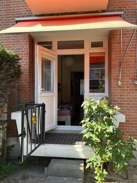 Appartement met tuinen/apartment with gardens, Huizen en Kamers, Den Haag, Den Haag, Direct bij eigenaar, 80 m²
