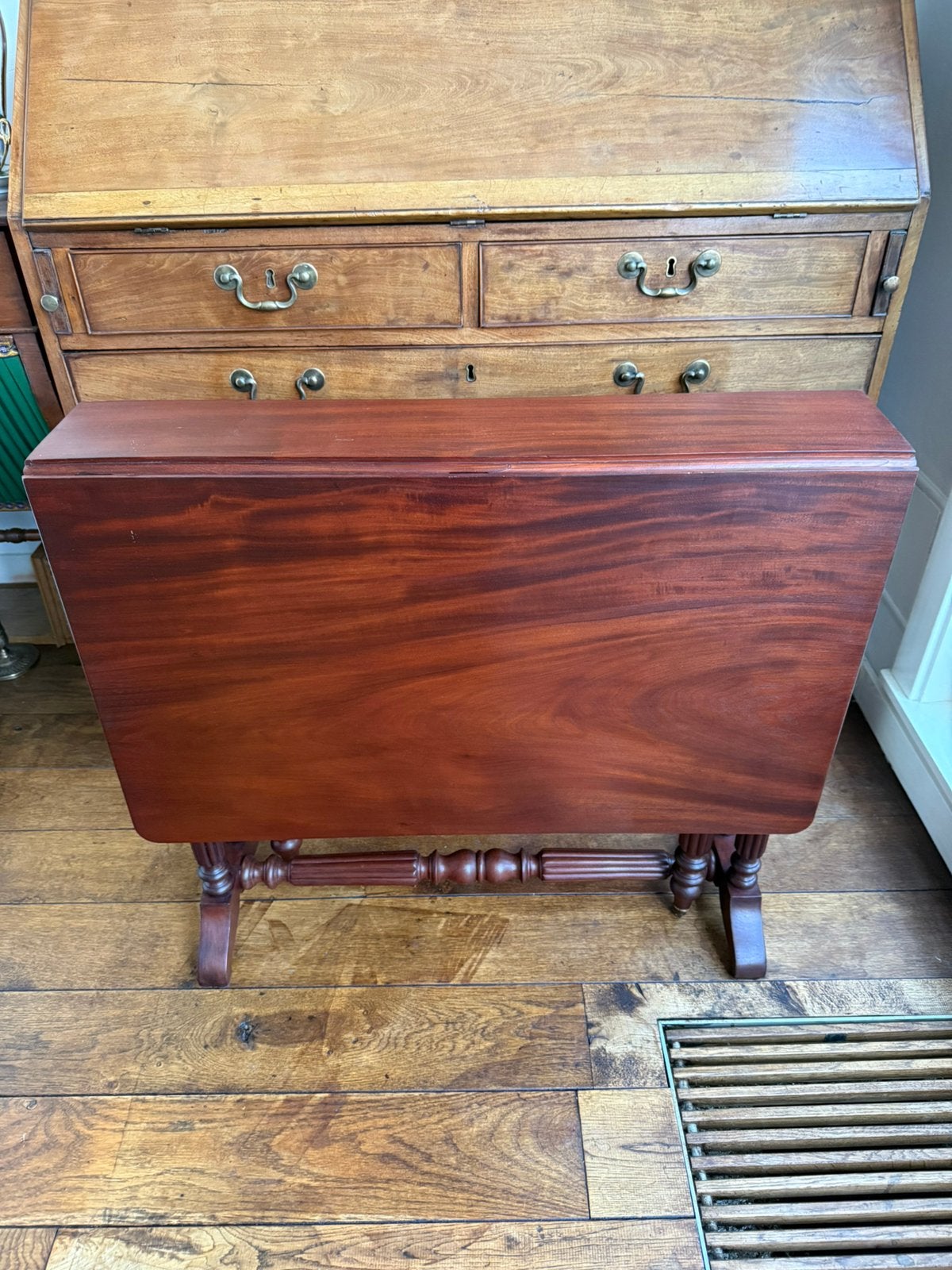 Fraaie 19e eeuwse mahoniehouten hangoor tafel, Ophalen