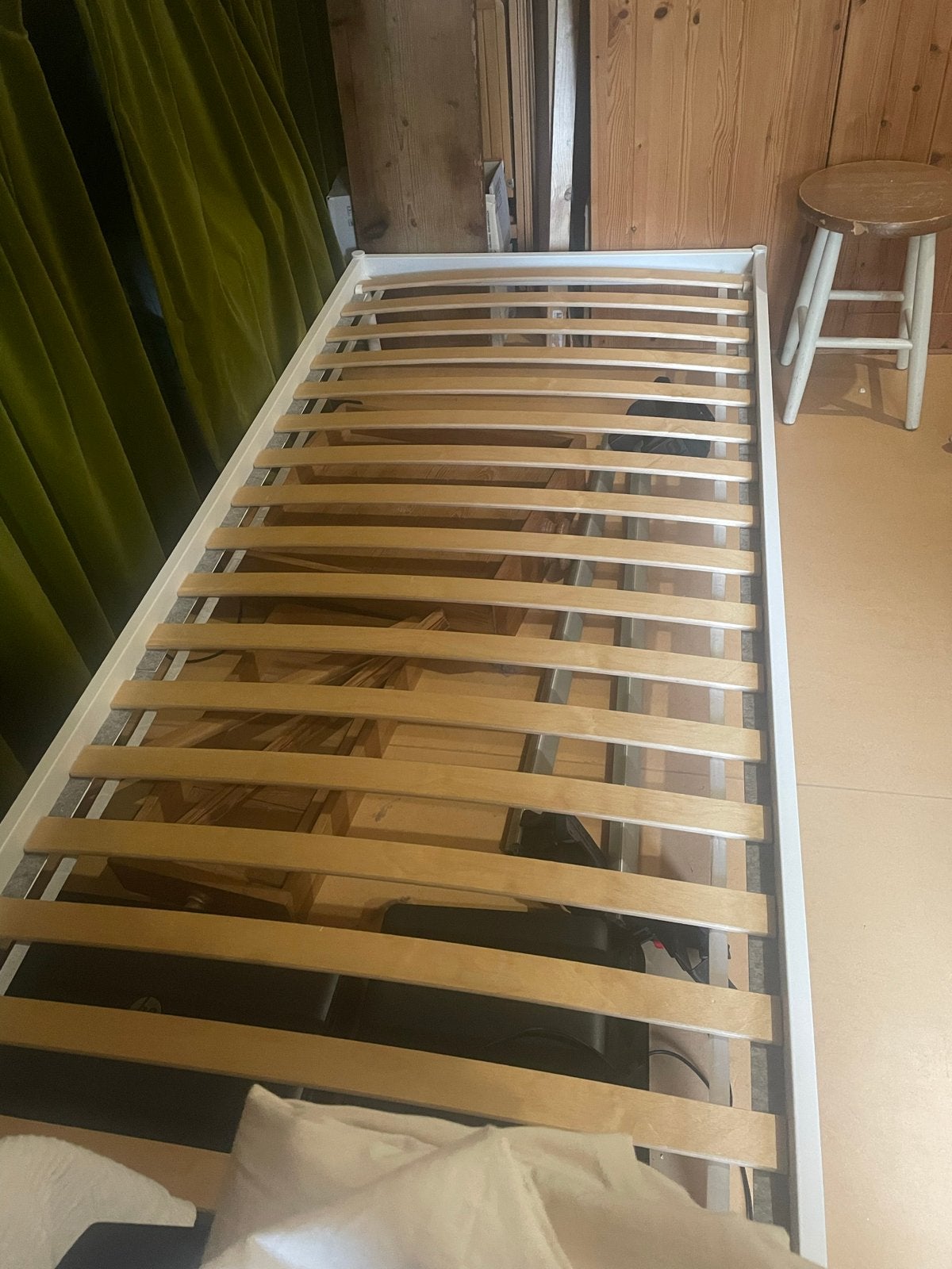 IKEA SLÄKT eenpersoonsbed 90x200 incl. lattenbodem – wit, Huis en Inrichting, Ophalen, Gebruikt, 90 cm, Eenpersoons
