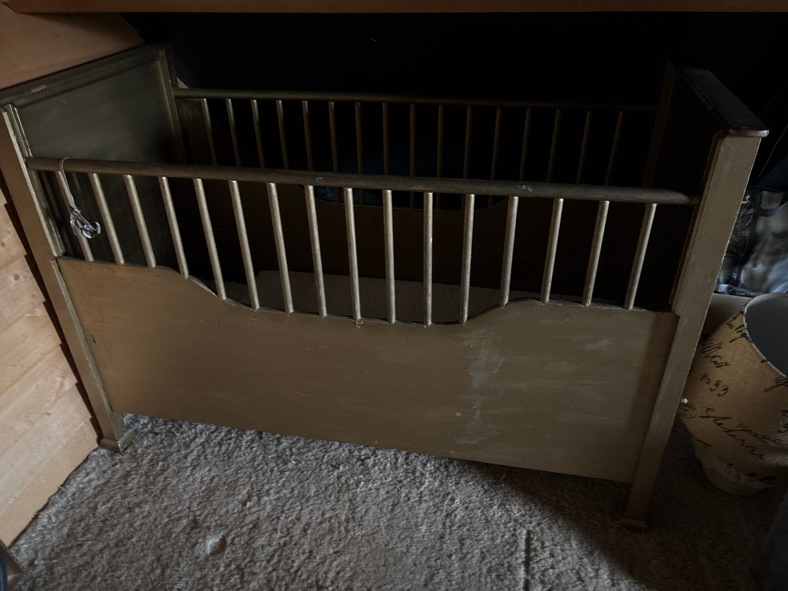 Vintage houten ledikantje - Goudkleurig babybedje, Huis en Inrichting, Ophalen, Gebruikt, Overige maten, Hout