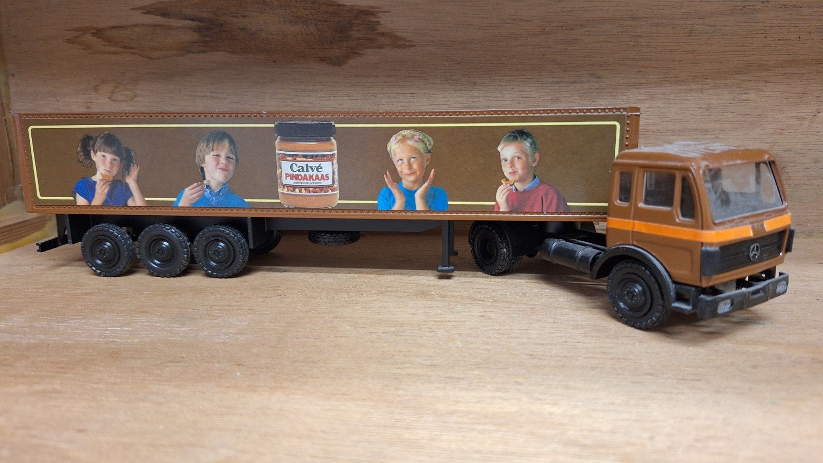 NZG 1:50 Mercedes-Benz vrachtwagen m. Calvé trai, Ophalen of Verzenden, Zo goed als nieuw, Bus of Vrachtwagen, NZG