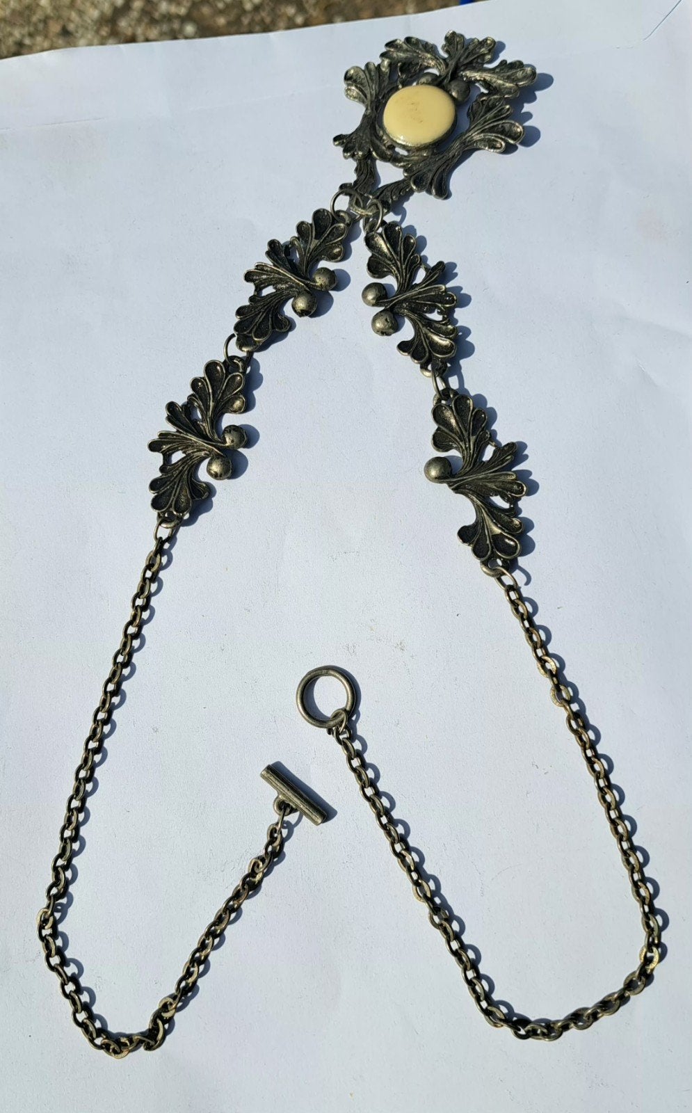 Vintage ketting met bladmotief en crèmekleurige steen, Ophalen of Verzenden
