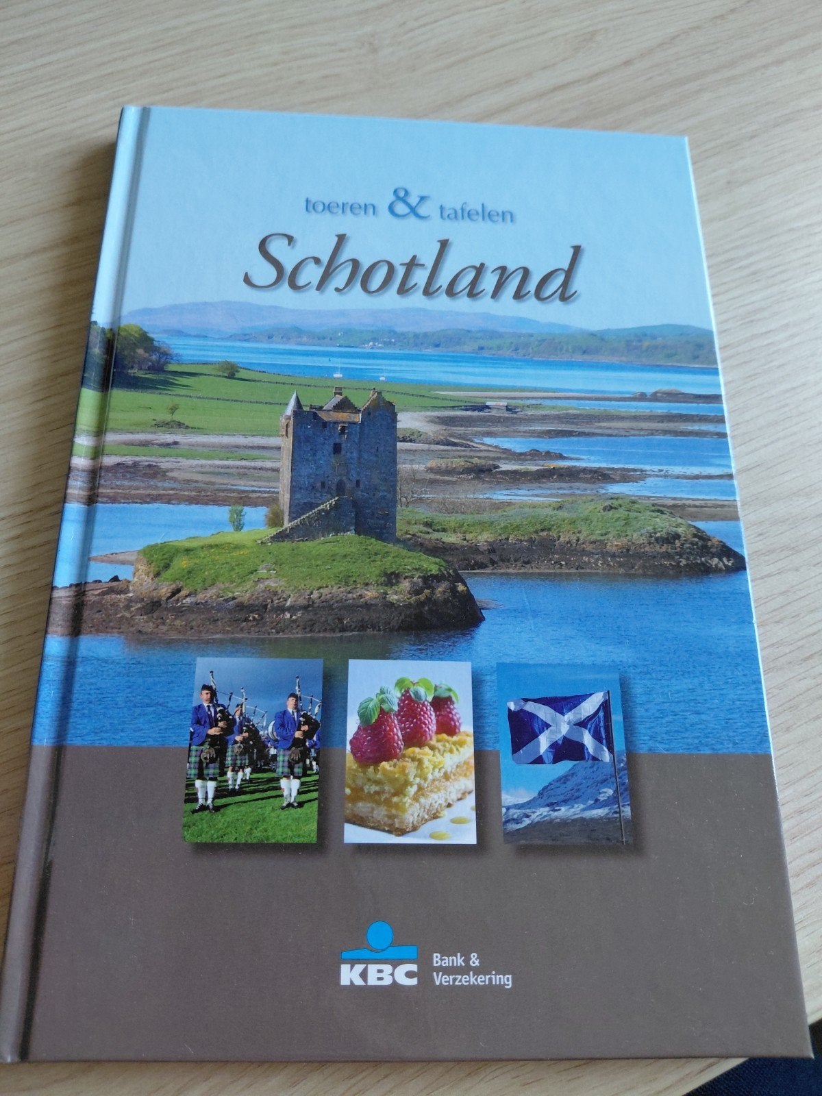 Toeren & Tafelen Schotland - Reisgids KBC Bank & Verzekering, Europa, Ophalen of Verzenden, Zo goed als nieuw, Reisgids of -boek