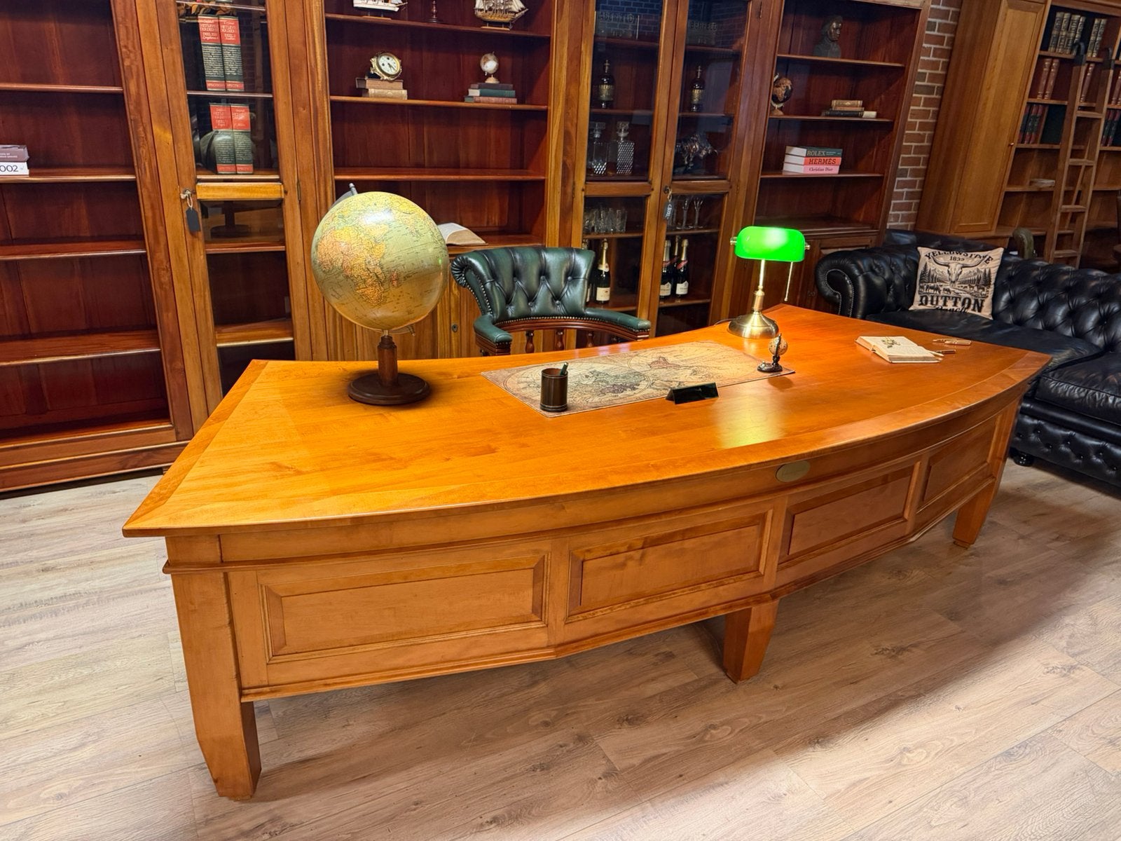 Exclusief Massief Hardhouten Directiebureau |Niermodel, Ophalen, Hout, Info@chesterfieldjunkie.nl, Zo goed als nieuw