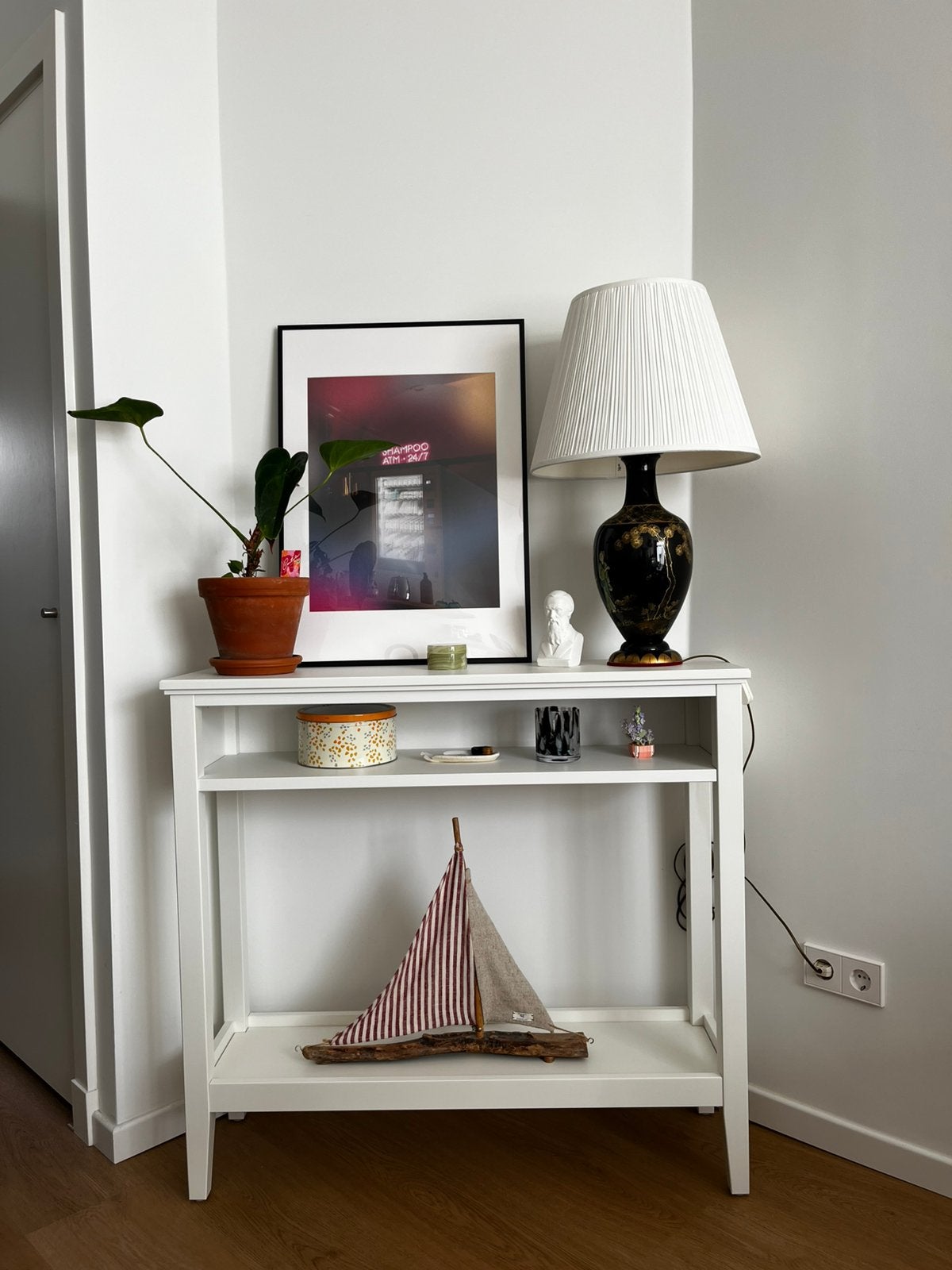 IKEA IDANÄS Console, white sidetable, Ophalen, 100 tot 150 cm, Zo goed als nieuw, 25 tot 50 cm