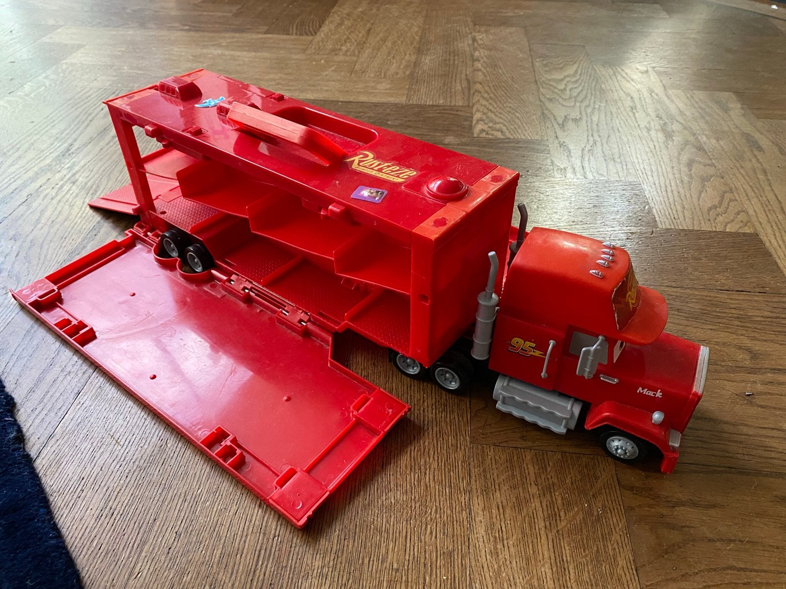 Disney Pixar Cars Transforming Mack Playset Mattel, Kinderen en Baby's, Ophalen of Verzenden, Gebruikt